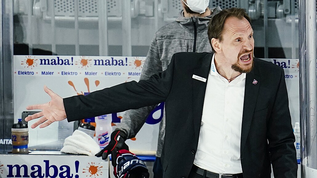 Pavel Gross jako trenér nmeckého klubu Adler Mannheim