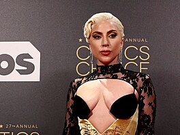 Lady Gaga na cenách Critics Choice Awards (Londýn, 13. bezna 2022)