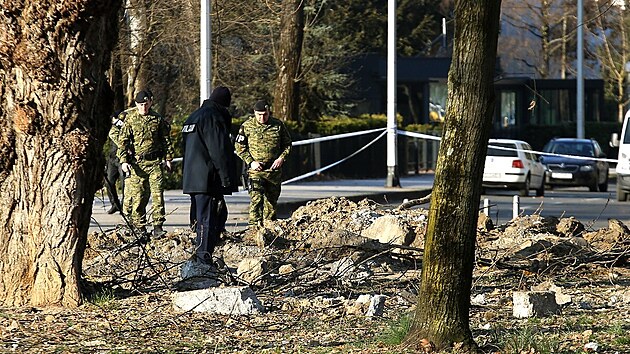 V chorvatsk metropoli Zhebu se ztil zbloudil dron z vlky na Ukrajin. (11. bezna 2022)