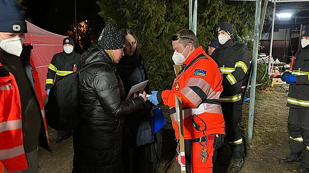 Tm zdravotnk Zchrann sluby ASR psob v ukrajinskm Lvov. Za jednu noc tam oetil asi 300 uprchlk.