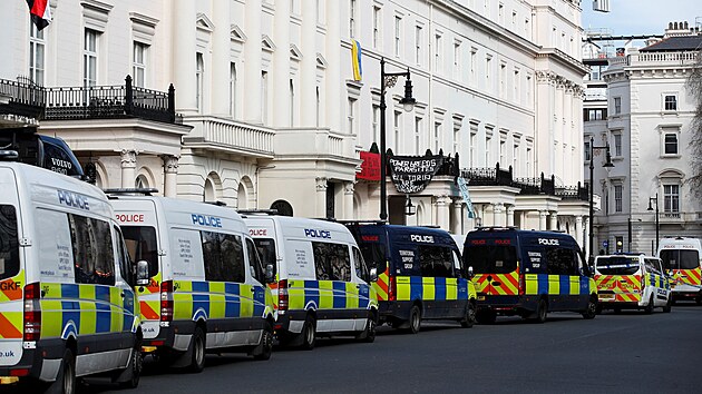 Skupina squater v Londn na protest proti rusk invazi na Ukrajinu obsadila dm patc ruskmu miliardi Olegu Dripaskovi. (14. bezna 2022)