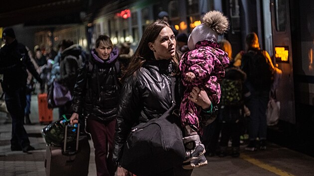 Ukrajint uprchlci v polsk Pemyli. (14. bezna 2022)