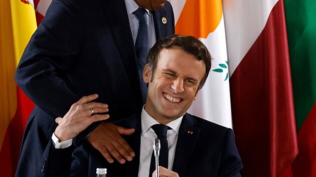 Summit Evropsk unie ve Versailles, francouzsk prezident Emanuel Macron a portugalsk premir Antonio Costa (10. bezna 2022)