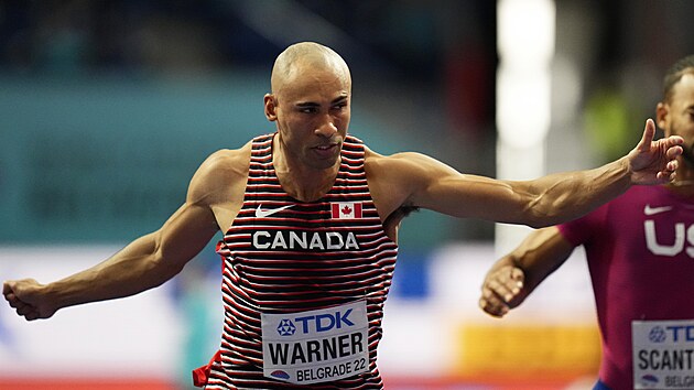 Kanadsk sedmiboja Damian Warner v cli sprintu na 60 metr na halovm MS v Blehrad.