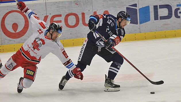 Vtkovick Petr Fridrich se sna uniknout Michalu Kuncovi z Olomouce.