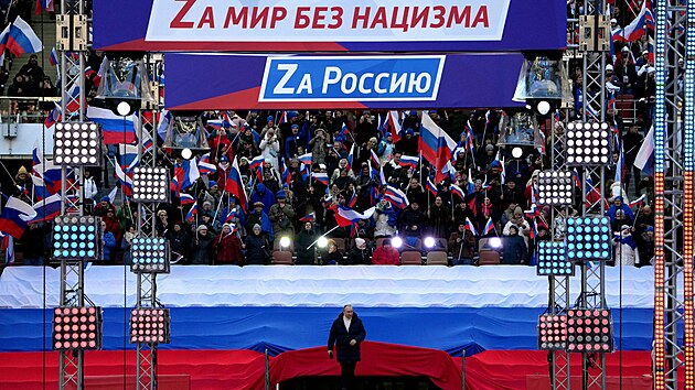 Ruský prezident Vladimir Putin na oslavách výročí anexe Krymu v Moskvě (18. března 2022)