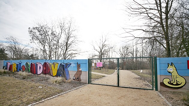 Dětské hřiště na sídlišti Sadová v Brně bylo v provozu jen pár měsíců, dnes už...