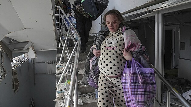 Mariana Viegirskaja, kterou museli evakuovat po ostelovn porodnice v Mariupolu, v ptek porodila dceru Veroniku. (10. bezna 2022)