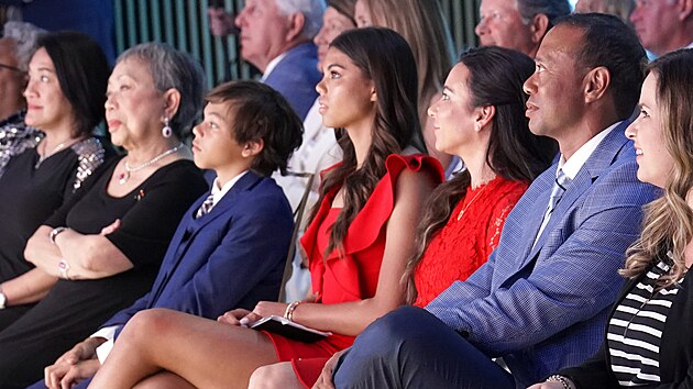 Tiger Woods se svou rodinou ek na to, a bude uveden do golfov Sn slvy.