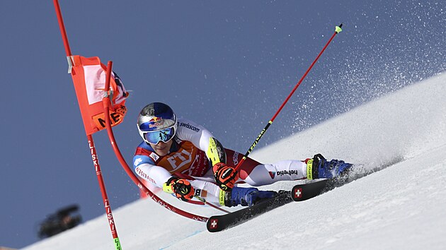 Marco Odermatt v obm slalomu v Courchevelu.