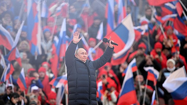 Ruský prezident Vladimir Putin na stadionu v moskevských Lužnikách (18. března 2022)