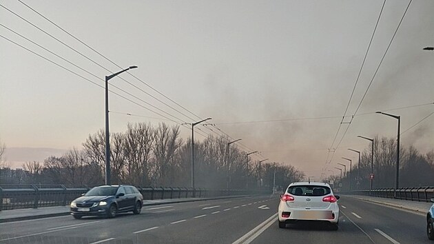 Strnky vedl na msto dm, kter se valil od Wonkova  mostu vzhru.