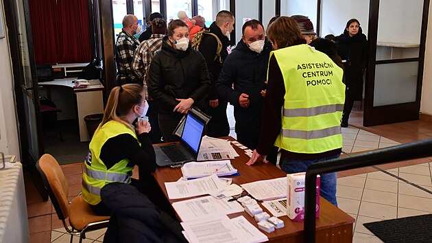 V nevyužívaném areálu Hanáckých kasáren v Olomouci funguje od 7. března krajské asistenční centrum pomoci pro uprchlíky z Ukrajiny.