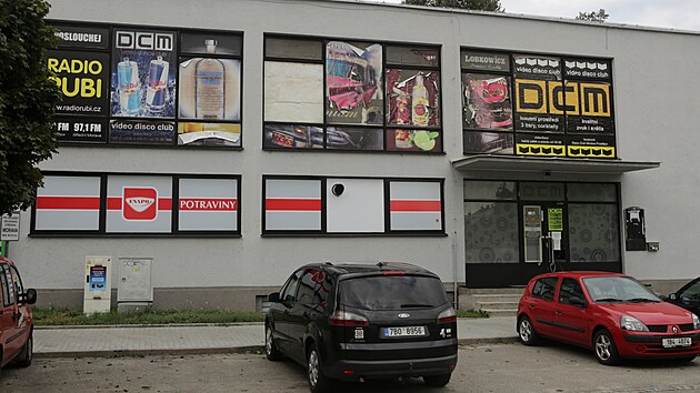Disco Club Morava, jen sdl v Olomouck ulici v Prostjov, a na kter si mstn obyvatel stuj u mnoho let kvli hluku, nepodku a vandalismu.