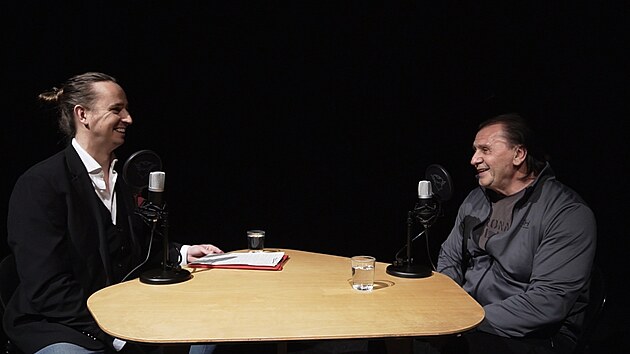 Pavol Jablonick (vpravo) pi naten podcastu Z voleje