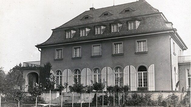 Vstavn vilu si nechal v roce 1924 postavit editel sousedn pdelny Oswald Schubert. V majetku rodiny zstala do roku 1945, pot se objekt tyi desetilet vyuval jako jesle.