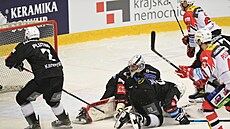 3. zápas pedkola play off hokejové extraligy, Karlovy Vary - Pardubice....