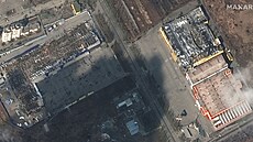Satelitní snímek ukazuje zniené obchody s potravinami a nákupní centra...