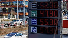 Cena pohonných hmot v ČR raketově roste. Čerpací stanice Benzina v Praze. (10.... | na serveru Lidovky.cz | aktuální zprávy