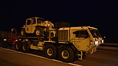 Do eské republiky vjela pes hraniní pechod u Beclavi první vozidla...