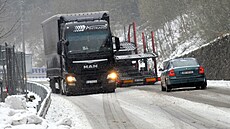 Silnice I/56 okolo p�ehrady �ance je pro kamiony nevhodná a v zim� �asto a�...