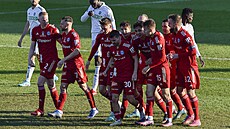 Hrái Olomouce se radují z druhého gólu do sít Karviné, který vstelil Jan...