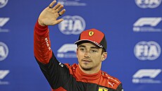 Charles Leclerc z Ferrari slaví pole position v kvalifikaci na Velkou cenu...