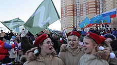 Rusové slaví výro�í anexe Krymu. Snímek pochází z Krasnogorsku. (18. b�ezna...