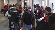 Uprchlíci z Ukrajiny čekají na Úřadu práce na pražském Žižkově, | na serveru Lidovky.cz | aktuální zprávy