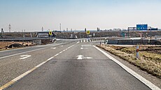 Nájezdy na dálnici D11 �idi�e matou. Na snímku je nájezd sm�rem z Ji�ína do...