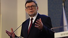 Ministr financí Zbyněk Stanjura hovoří na tiskové konferenci po jednání vlády.... | na serveru Lidovky.cz | aktuální zprávy