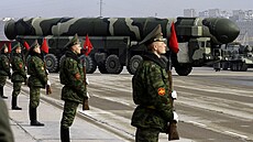 Ruská mezikontinentální balistická stela Topol-M na pehlídce ke Dni vítzství...