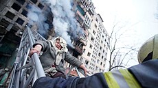 Rutí vojáci v noci na pondlí ostelovali Kyjev, zasáhli rezidenní budovu...