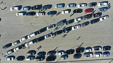 Ve Volgograd� Rusové seskupili auta tak, aby tvo�ili Z p�i pohledu z nebe. (6....