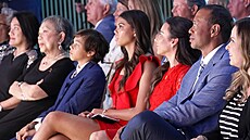 Tiger Woods se svou rodinou eká na to, a bude uveden do golfové Sín slávy.