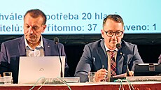 Primátor Martin Charvát a jeho nám�stek Petr Kva� svedou boj o senátorské...