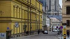 V nevyužívaném areálu Hanáckých kasáren v Olomouci funguje od 7. března krajské...