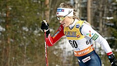 Therese Johaugová na trati klasické desítky v Lahti