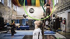 Studenti kyjevské �koly trénují v prostoru Jatka78