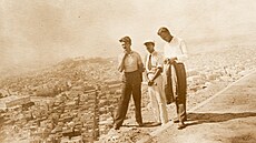 František Sammer (vpravo) s přáteli při návštěvě Athén v roce 1934