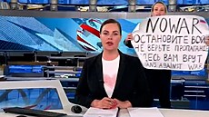 ena vbhla do ruského vysílání s transparentem