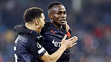 Slávistický bek a st�elec druhého gólu Alexander Bah d�kuje za p�ihrávku Yiru...