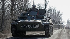 Obrn�ný konvoj proruských jednotek u separatisty ovládaného m�sta Volnovacha v...