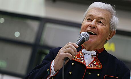 Zpvák lidových písní, ale také jazzman Joka erný oslavil 14. bezna 2022...
