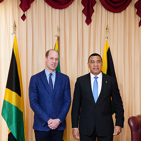 Jamajský premiér Andrew Holness pi setkání s britským princem Williamem a jeho...