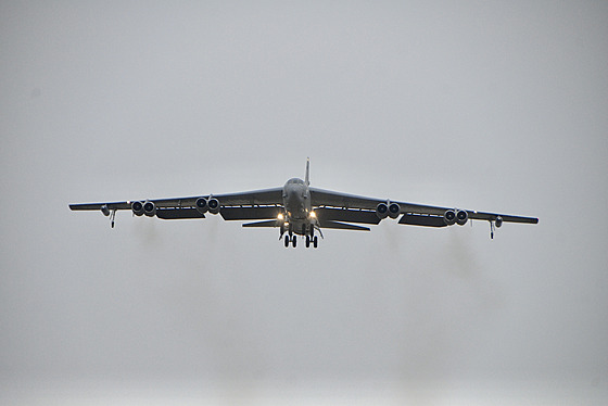 Bombardér B-52 pouila americká armáda k testu hypersonické stely. (17.3.2022)