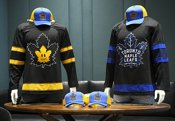 Speciální oboustranný dres Toronta Maple Leafs.