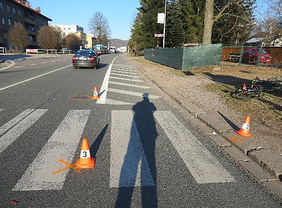 Nehoda se stala na pechodu pro chodce v Náchodské ulici v Trutnov. (23. 2....