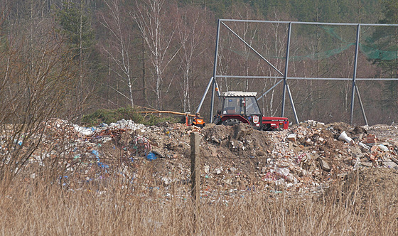 Na skládce u Vysokého mostu končí ročně tisíce tun odpadků z Velkého Meziříčí a...