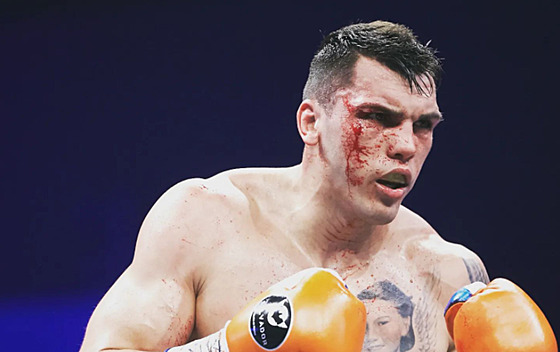 Vasil Ducár v duelu o interkontinentální titul organizace WBA s Kubáncem Mikem...